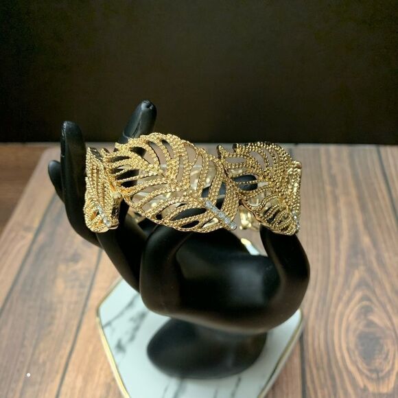 Gold Tone Expandable Leaf Rhinestones Bracelet - Picture 1 of 2